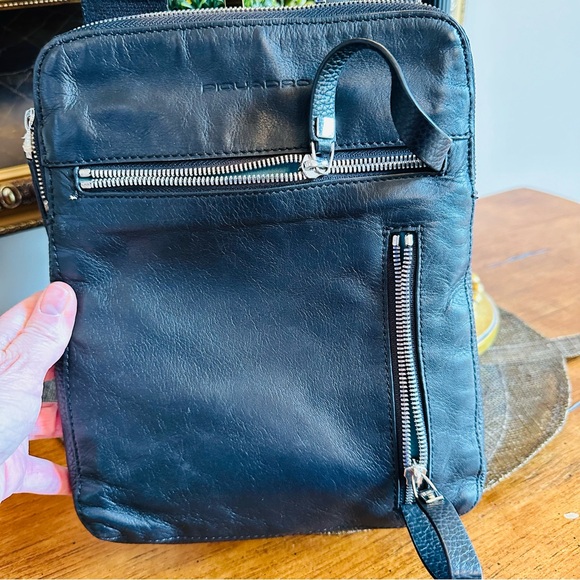 PIQUADRO BLACK LEATHER CROSSBODY UNISEX MESSENGER BAG AMAZING CONDITION 22” DROP - Picture 11 of 14
